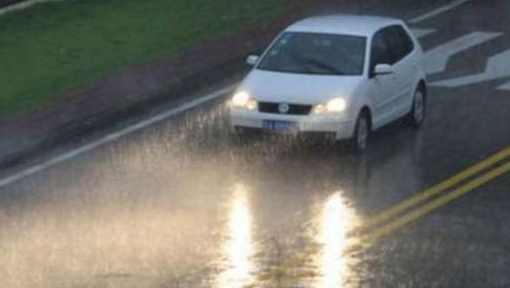 济南驾驶培训教您雨天行车小技巧