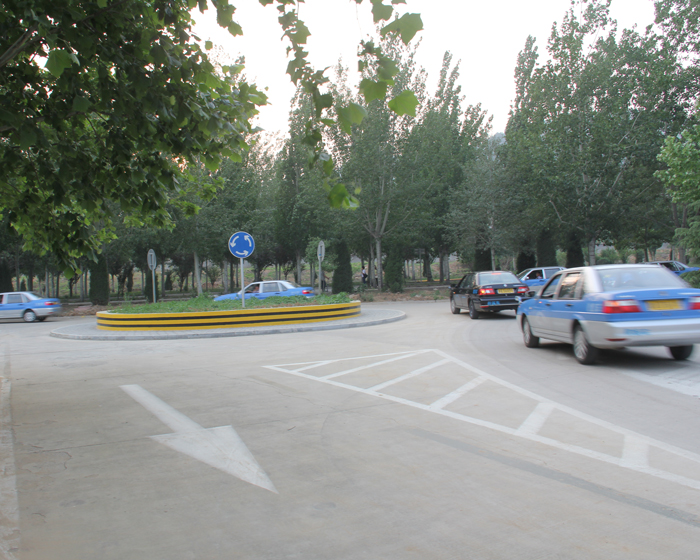 学员环岛路段练习